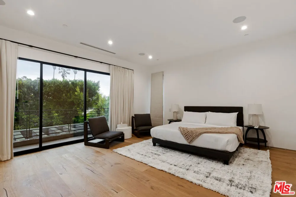 356 La Jolla Avenue Los Angeles, CA 90048