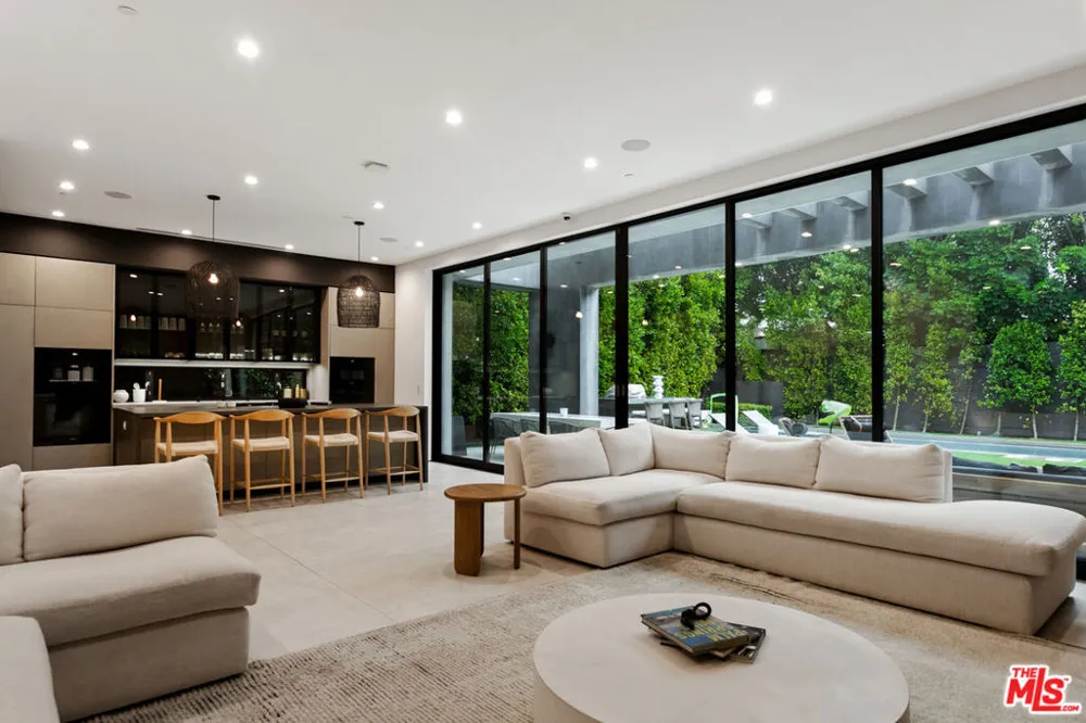 356 La Jolla Avenue Los Angeles, CA 90048