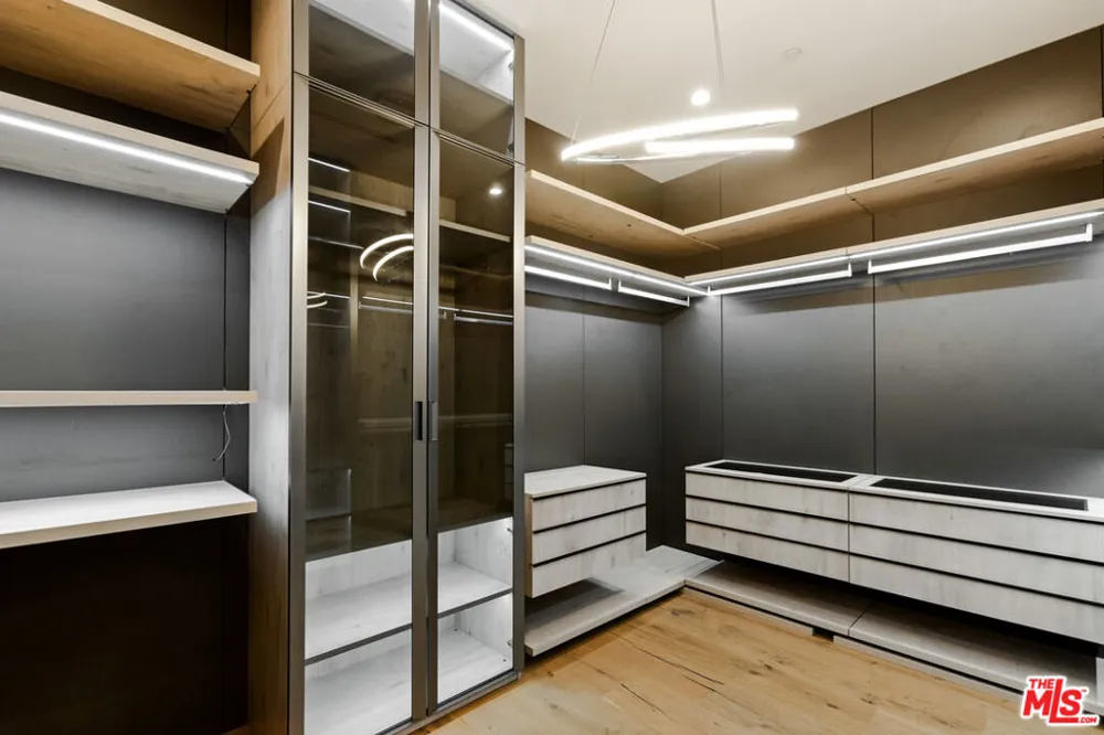 356 La Jolla Avenue Los Angeles, CA 90048