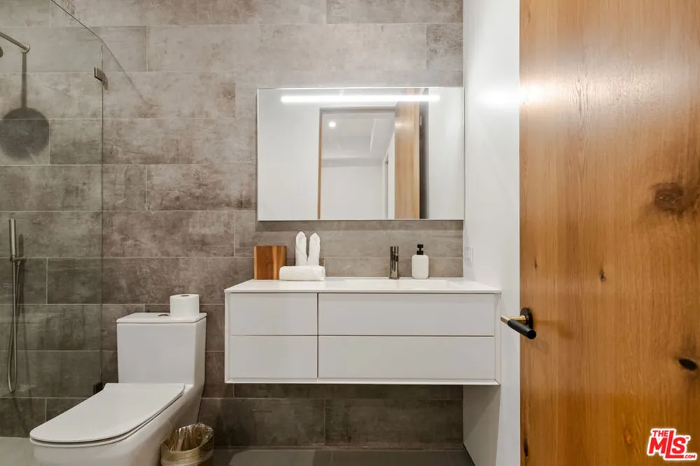 356 La Jolla Avenue Los Angeles, CA 90048
