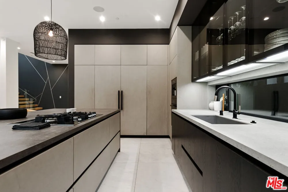 356 La Jolla Avenue Los Angeles, CA 90048