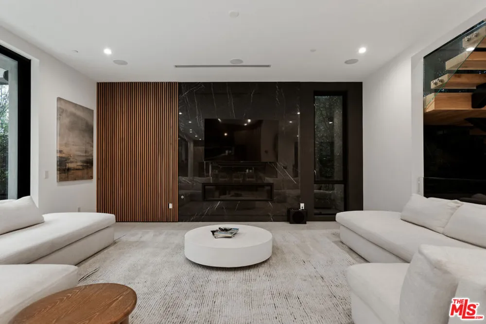 356 La Jolla Avenue Los Angeles, CA 90048