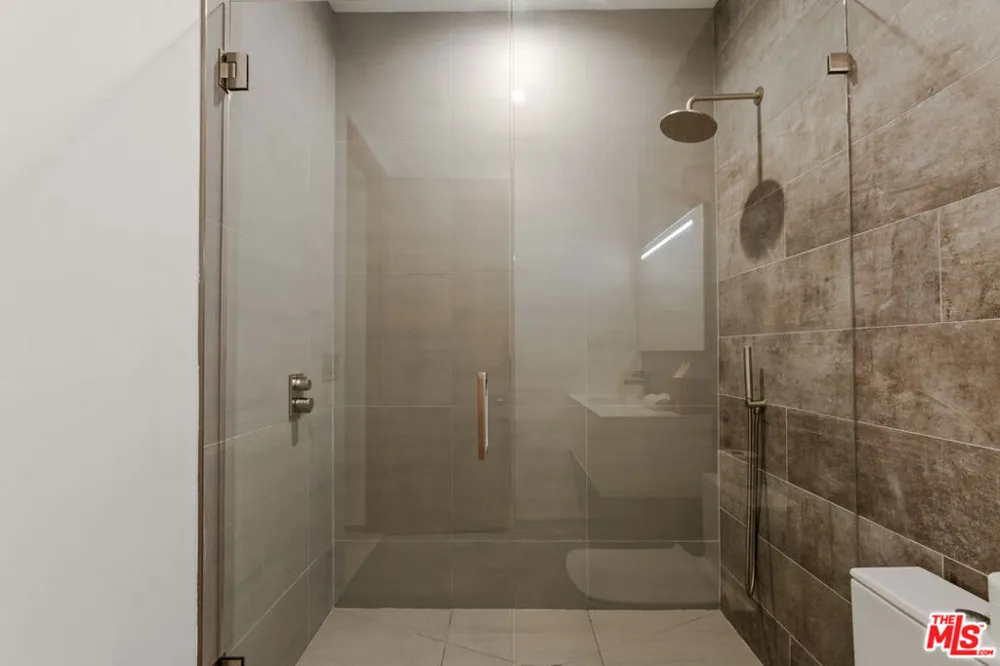 356 La Jolla Avenue Los Angeles, CA 90048