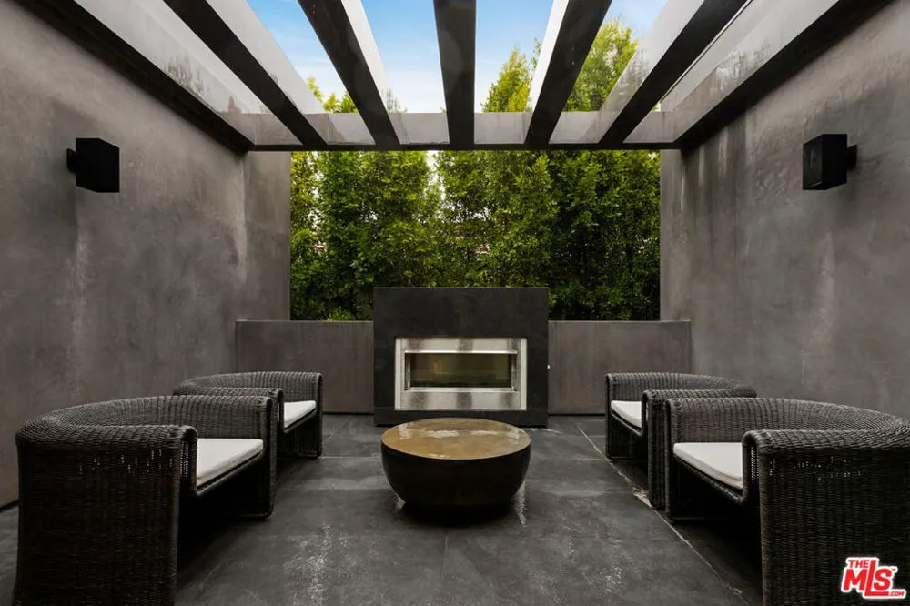 356 La Jolla Avenue Los Angeles, CA 90048