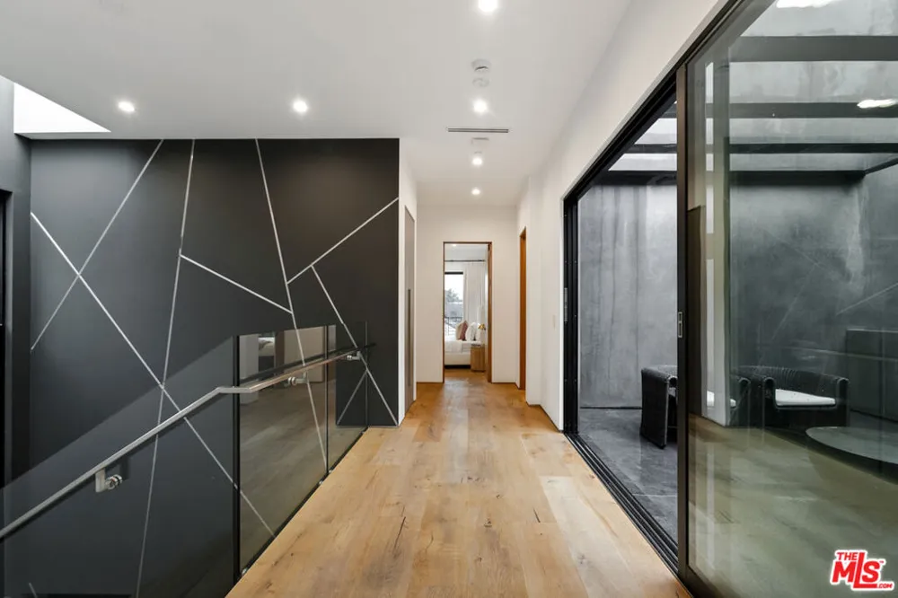 356 La Jolla Avenue Los Angeles, CA 90048