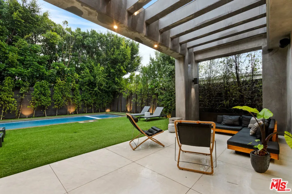 356 La Jolla Avenue Los Angeles, CA 90048
