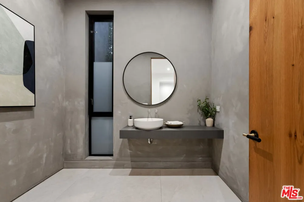 356 La Jolla Avenue Los Angeles, CA 90048