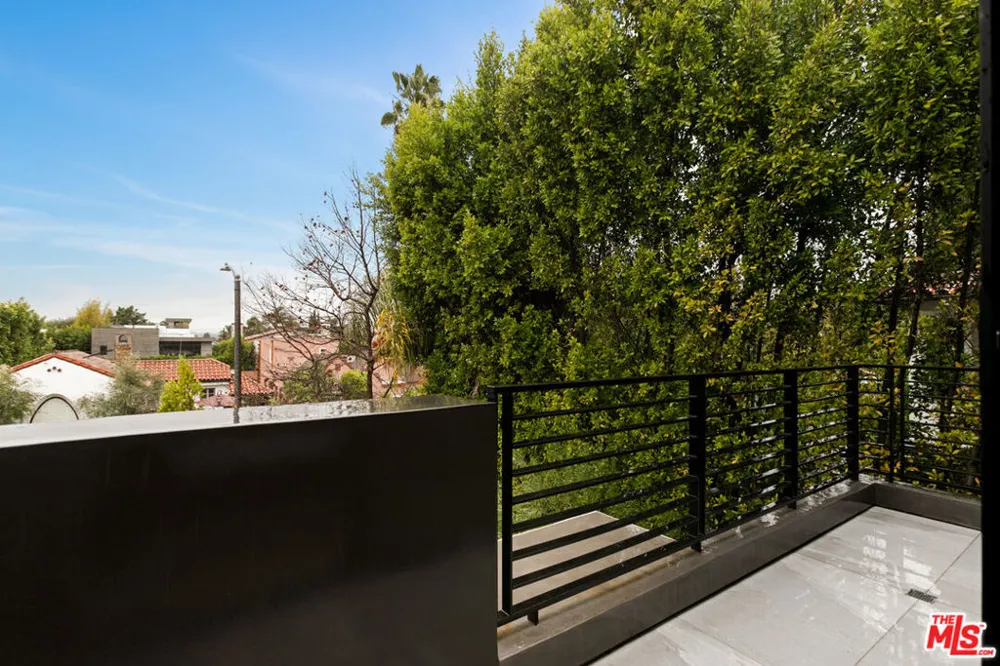 356 La Jolla Avenue Los Angeles, CA 90048