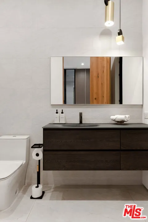 356 La Jolla Avenue Los Angeles, CA 90048