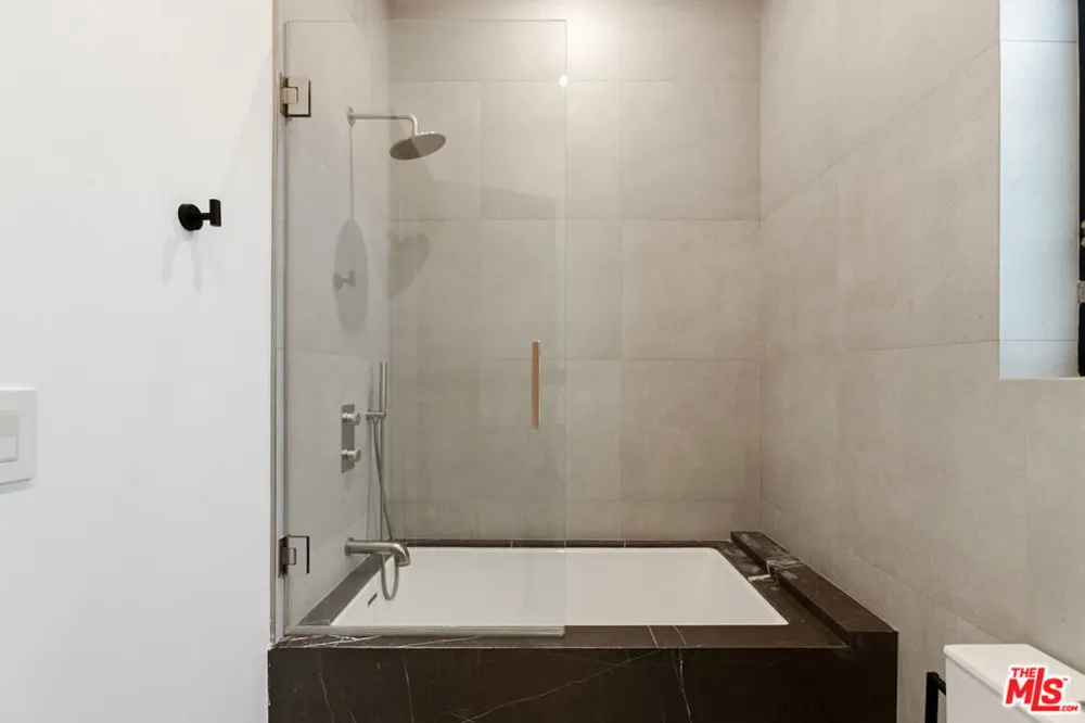 356 La Jolla Avenue Los Angeles, CA 90048