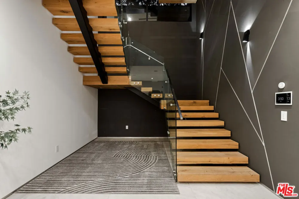 356 La Jolla Avenue Los Angeles, CA 90048