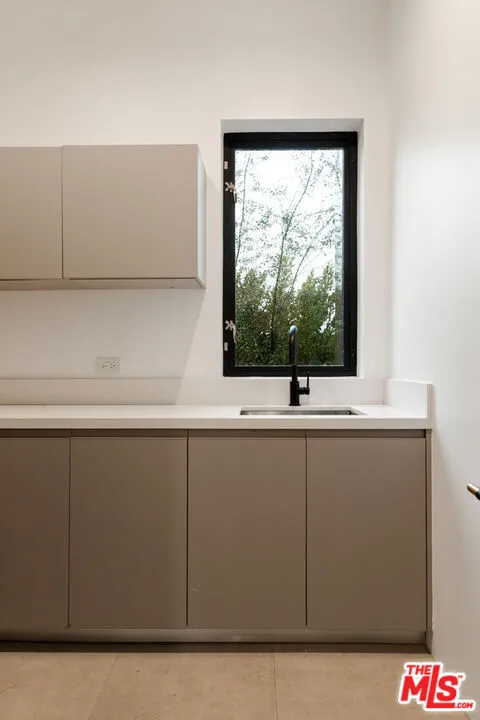 356 La Jolla Avenue Los Angeles, CA 90048