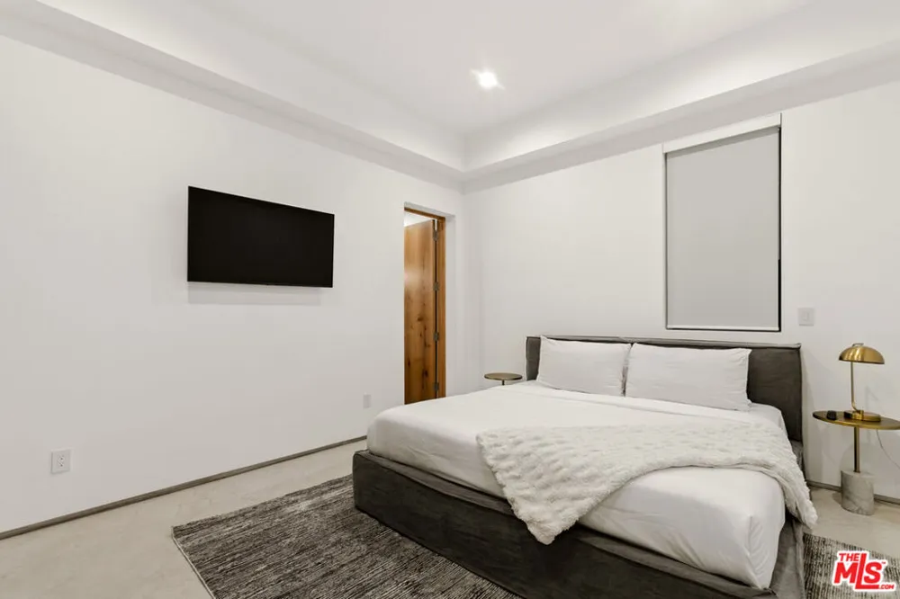 356 La Jolla Avenue Los Angeles, CA 90048