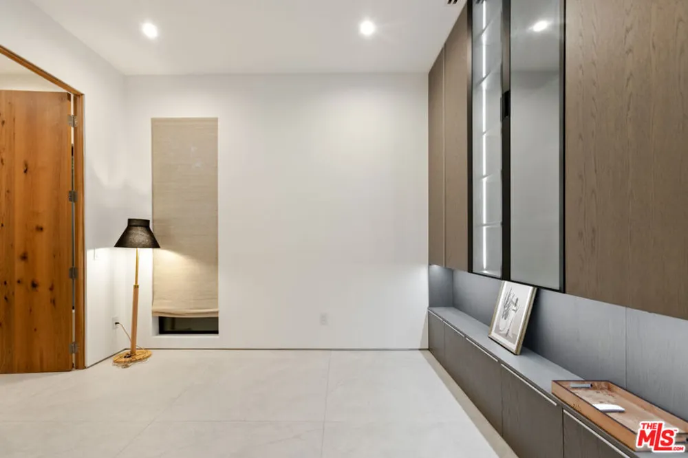 356 La Jolla Avenue Los Angeles, CA 90048