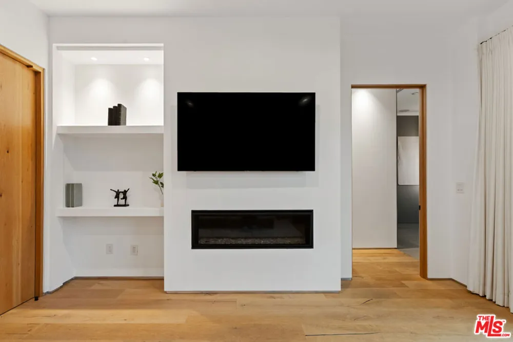 356 La Jolla Avenue Los Angeles, CA 90048