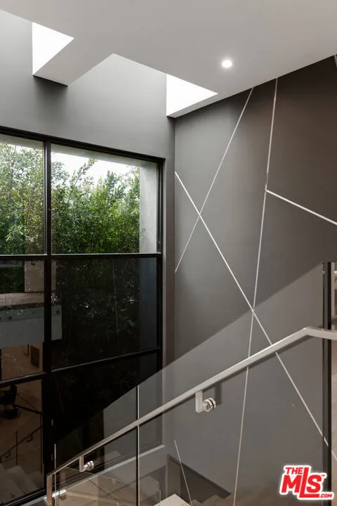 356 La Jolla Avenue Los Angeles, CA 90048