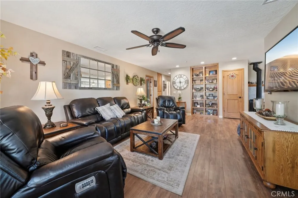 5319 Desert View Wrightwood, CA 92397