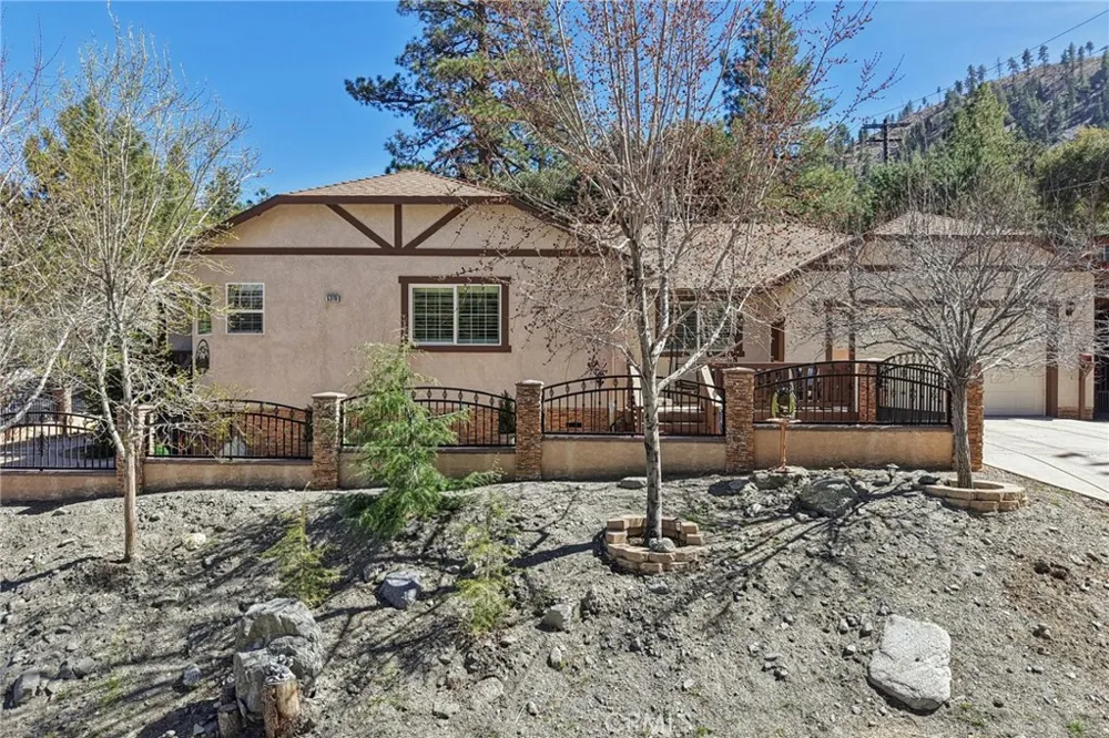 5319 Desert View Wrightwood, CA 92397