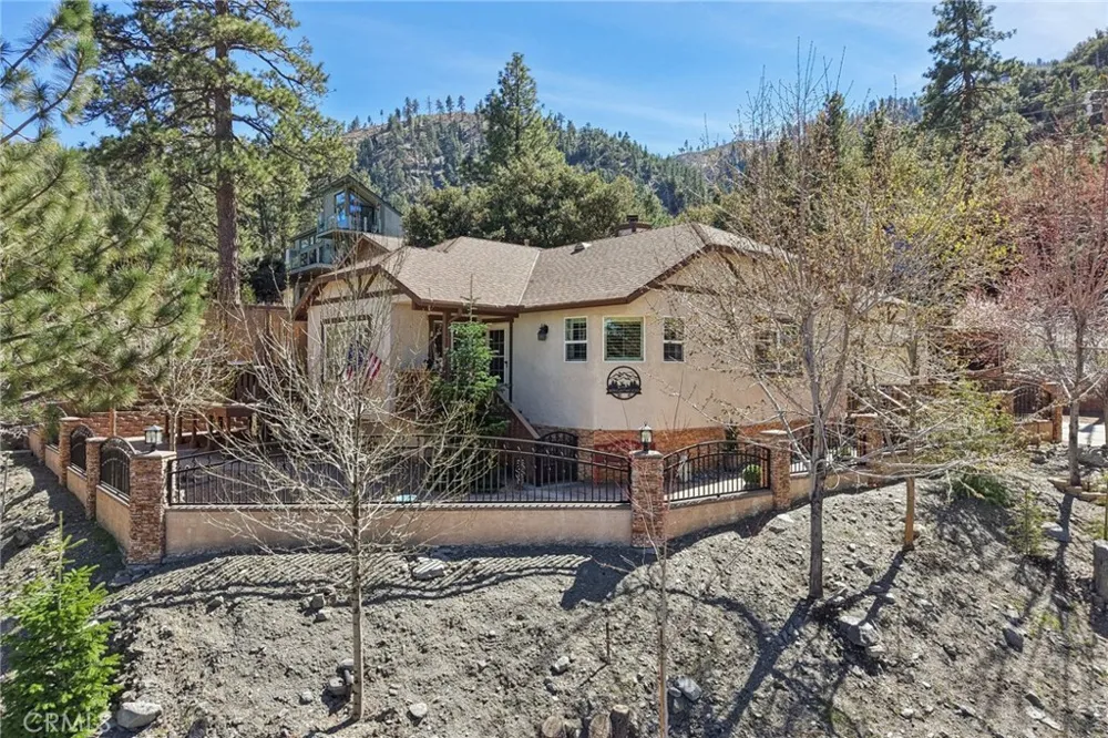 5319 Desert View Wrightwood, CA 92397