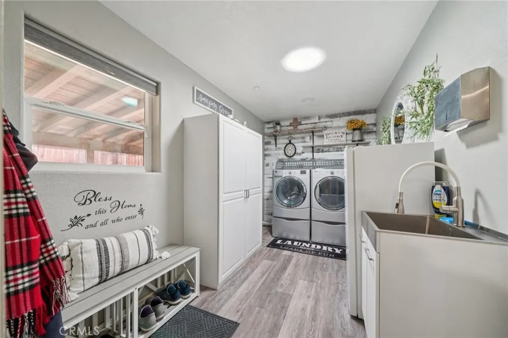 5319 Desert View Wrightwood, CA 92397