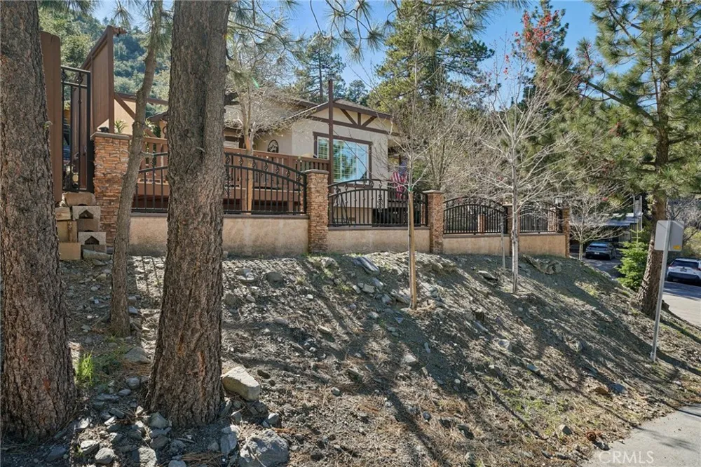 5319 Desert View Wrightwood, CA 92397