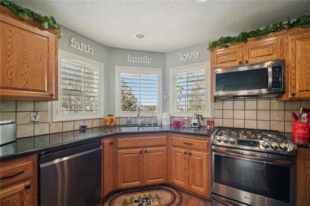 5319 Desert View Wrightwood, CA 92397