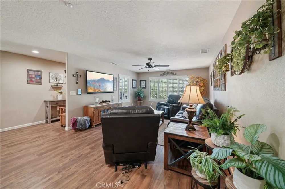 5319 Desert View Wrightwood, CA 92397
