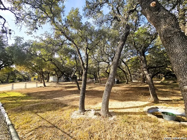 12064 Park Road 37 Lakehills, TX 78063