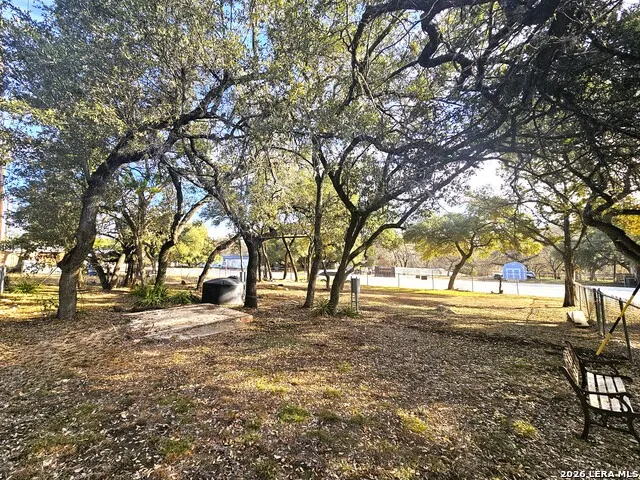 12064 Park Road 37 Lakehills, TX 78063
