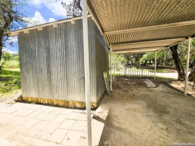 12064 Park Road 37 Lakehills, TX 78063