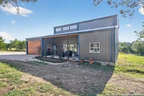1081 English Hollow