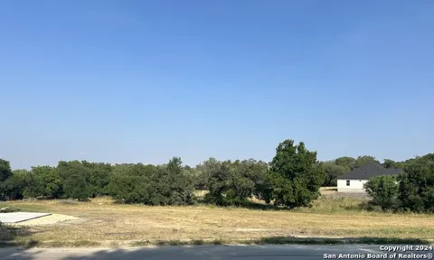 00 River Bluff