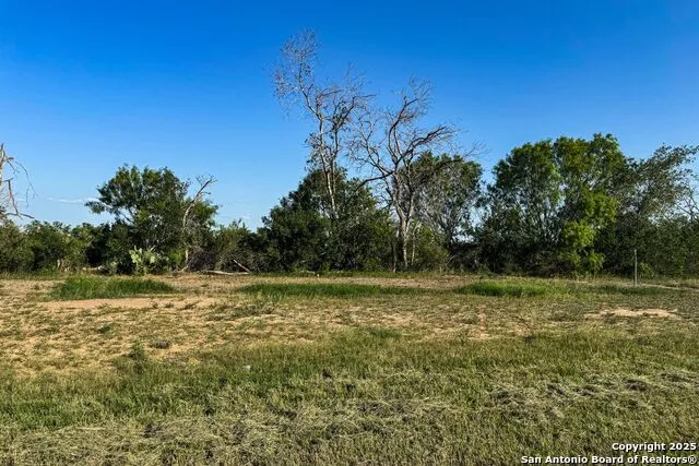 00 CR 7714, Lot 3 Devine, TX 78106