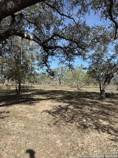235 E King Phillips Poteet, TX 78065