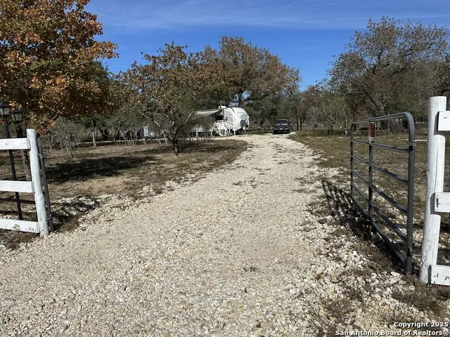 235 E King Phillips Poteet, TX 78065
