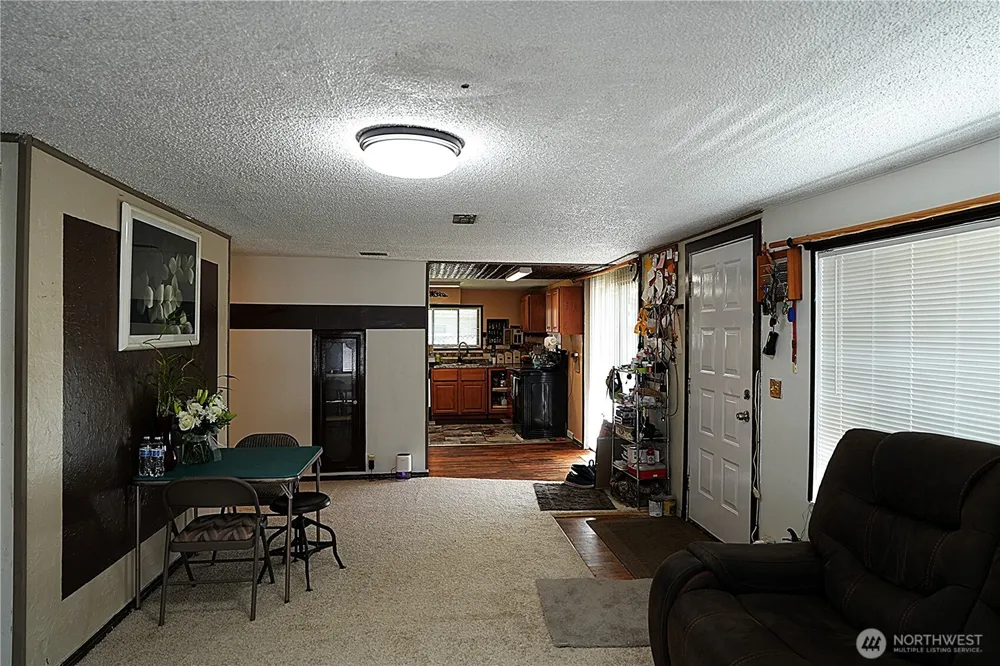 10433 1st Avenue SW Burien, WA 98146