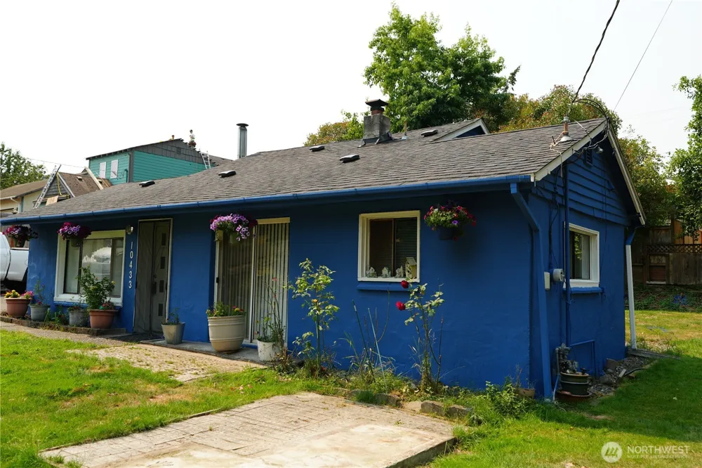 10433 1st Avenue SW Burien, WA 98146