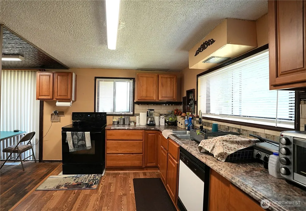 10433 1st Avenue SW Burien, WA 98146