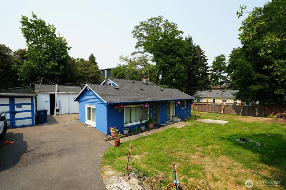 10433 1st Avenue SW Burien, WA 98146