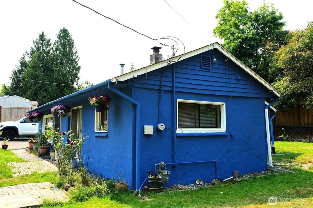 10433 1st Avenue SW Burien, WA 98146