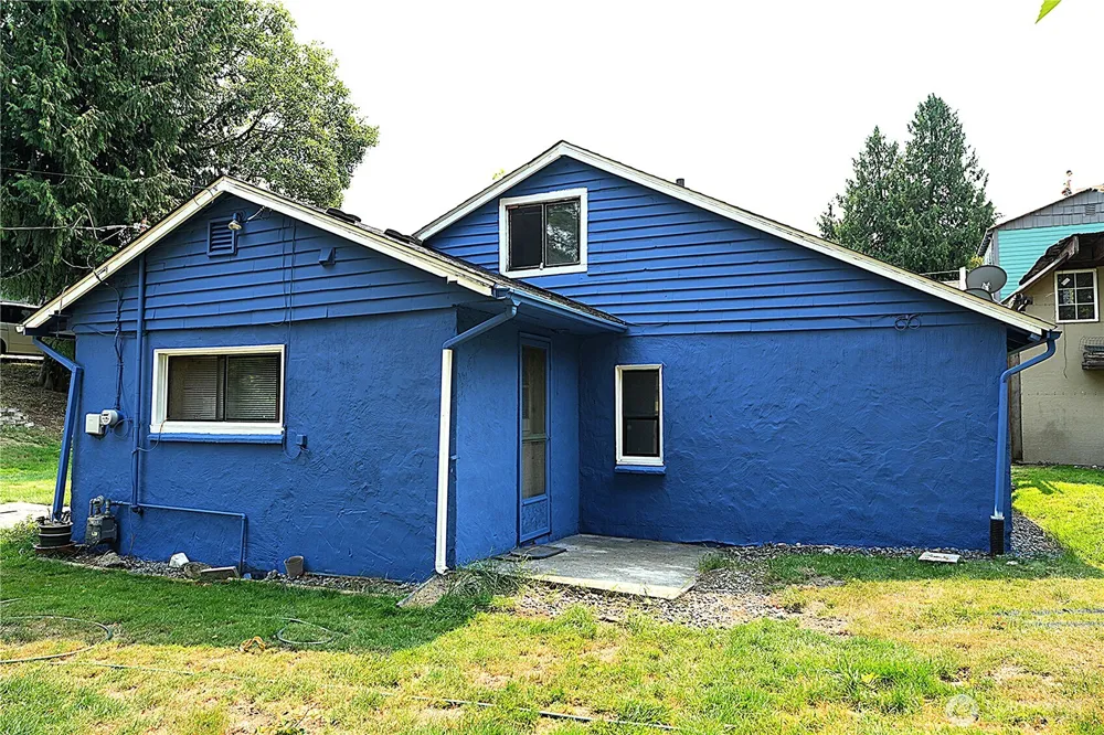 10433 1st Avenue SW Burien, WA 98146