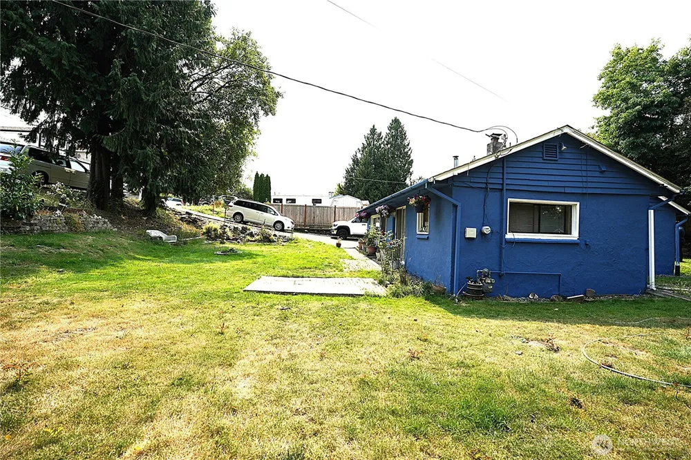 10433 1st Avenue SW Burien, WA 98146