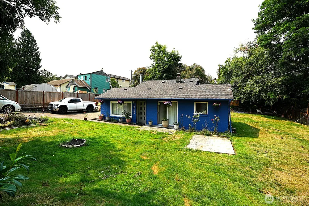10433 1st Avenue SW Burien, WA 98146