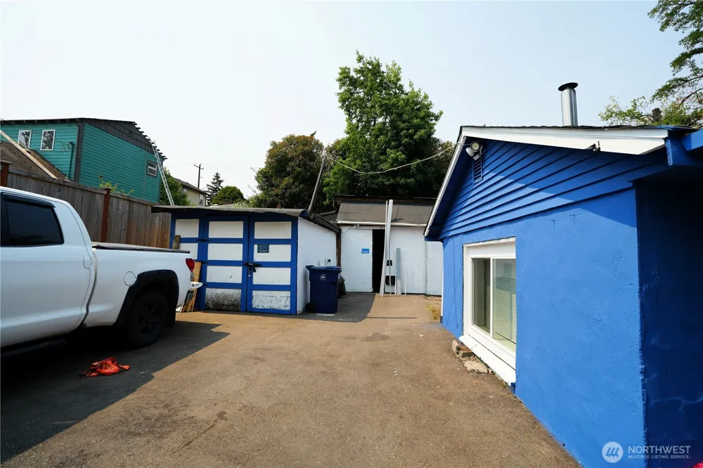 10433 1st Avenue SW Burien, WA 98146