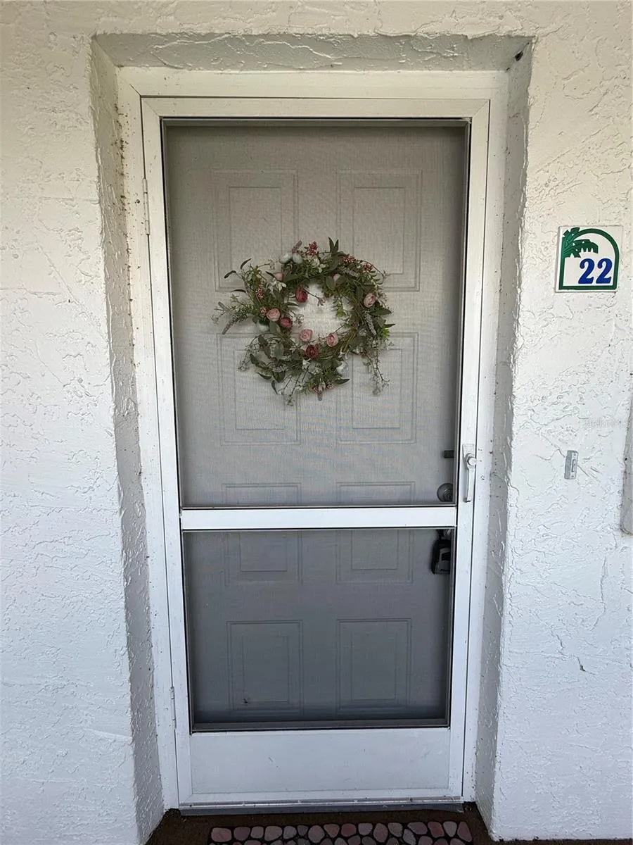 5435 CASABLANCA CIRCLE #M22 Sebring, FL 33870