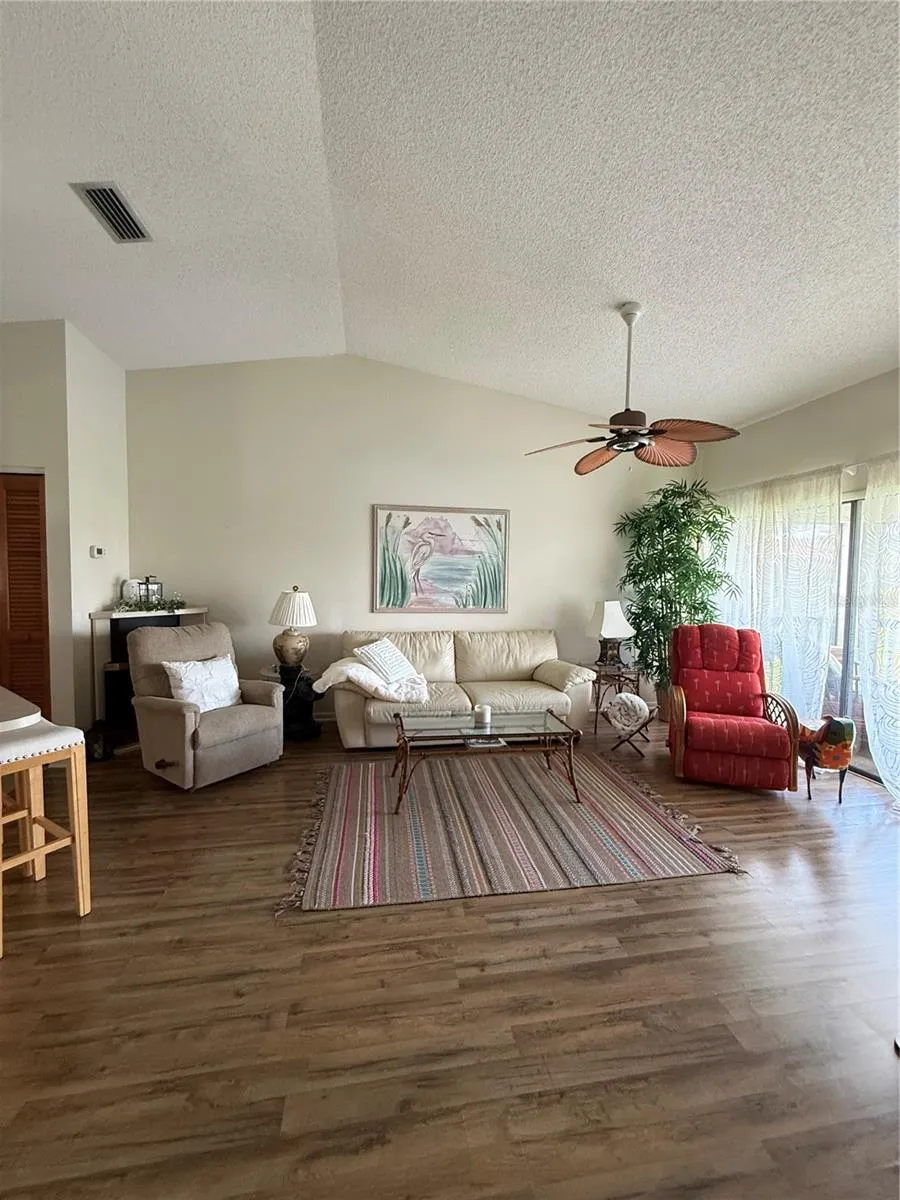5435 CASABLANCA CIRCLE #M22 Sebring, FL 33870