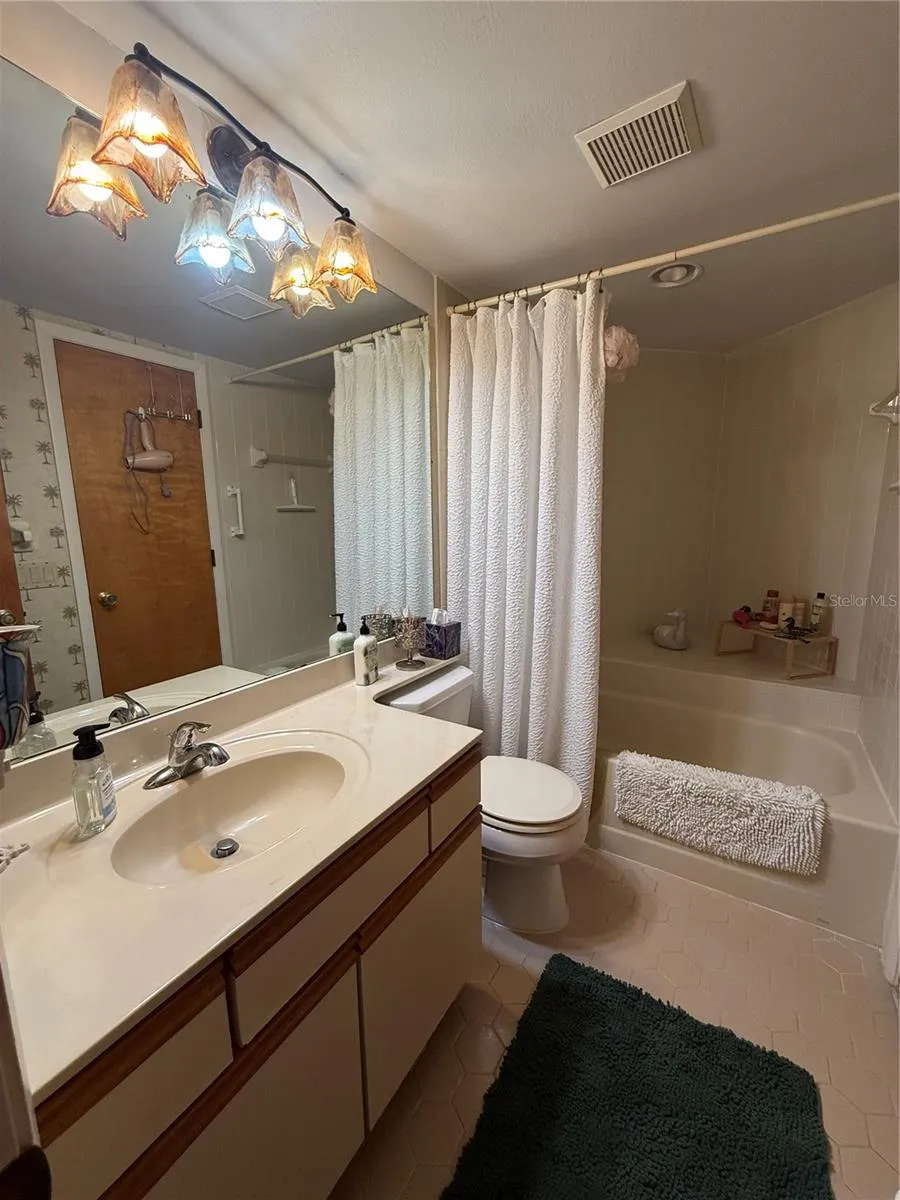 5435 CASABLANCA CIRCLE #M22 Sebring, FL 33870