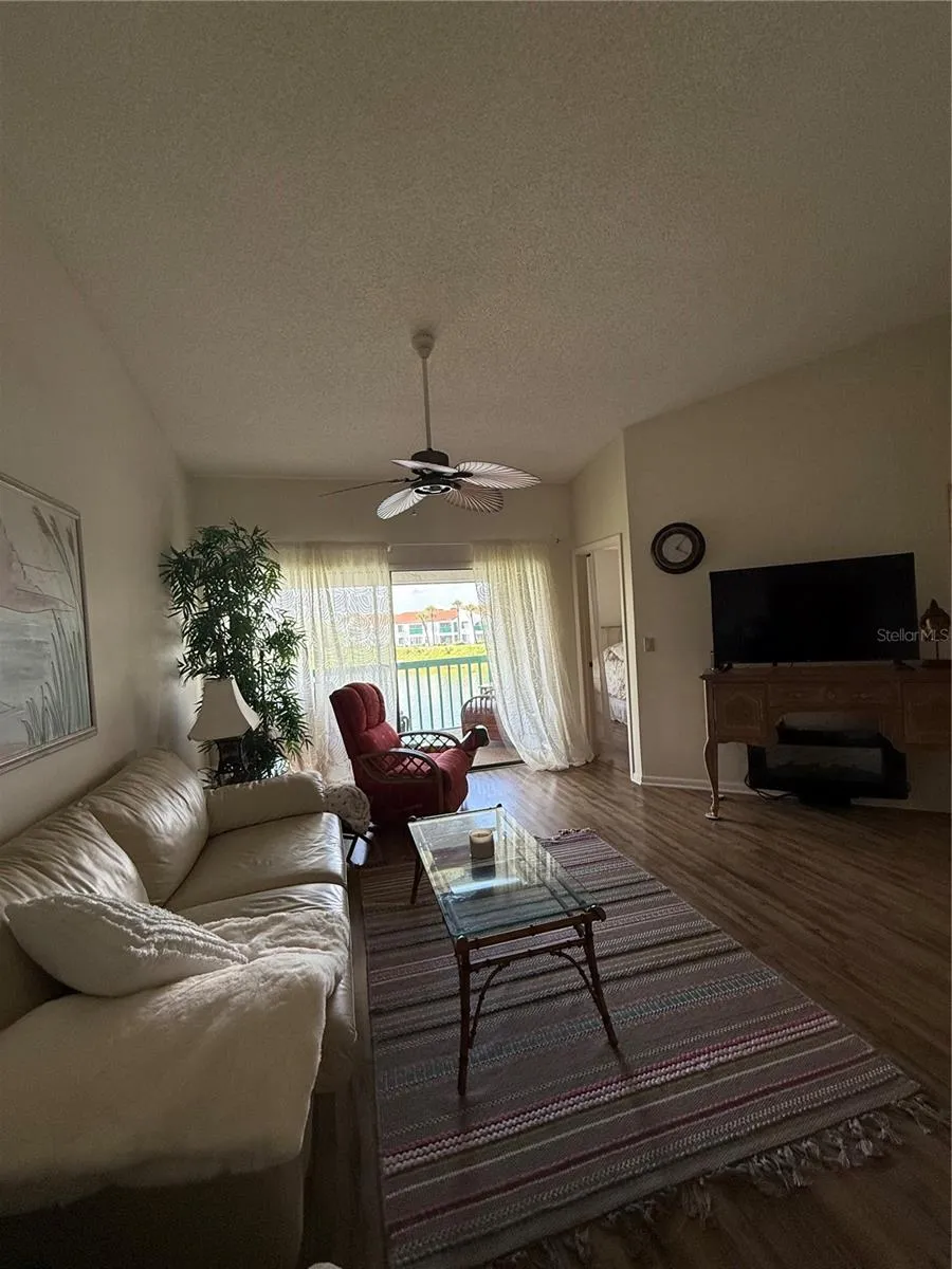 5435 CASABLANCA CIRCLE #M22 Sebring, FL 33870