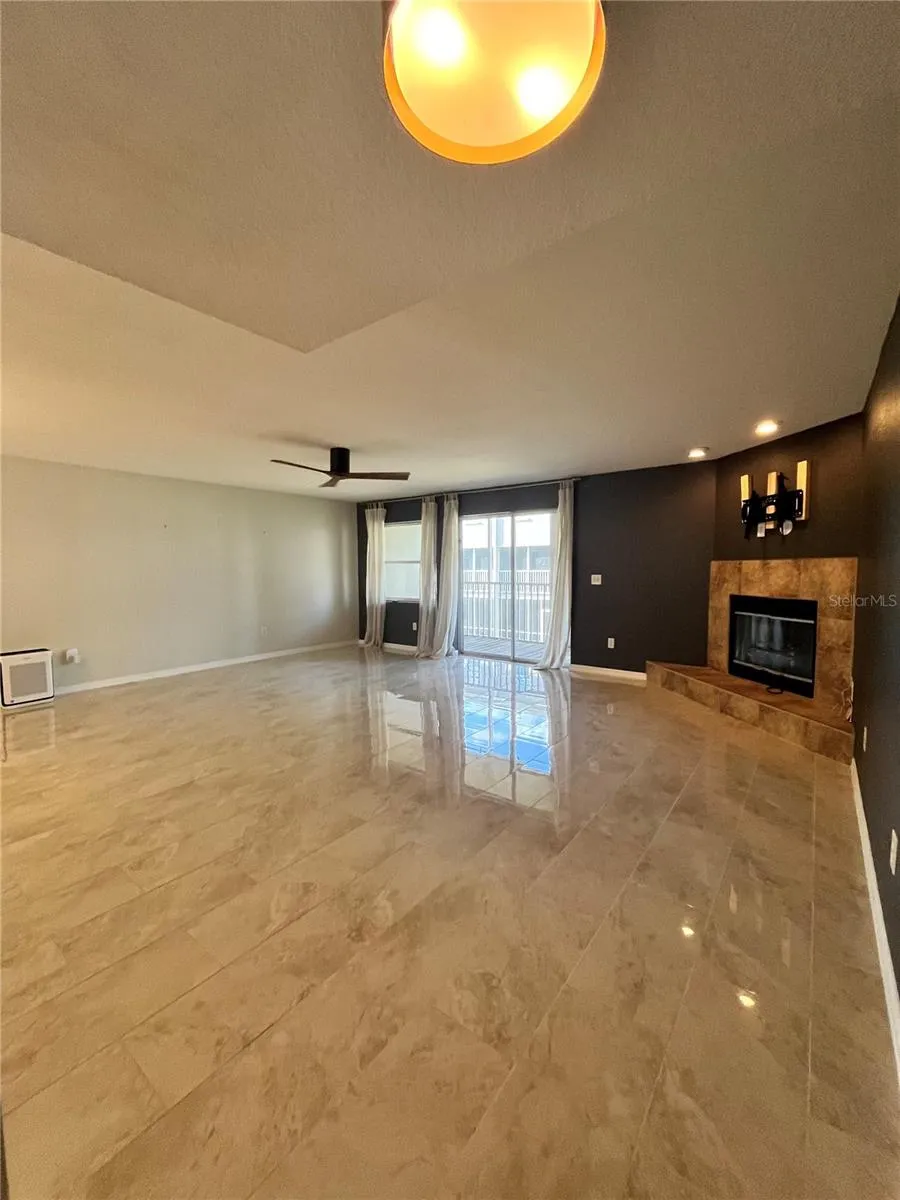 1117 S PINELLAS BAYWAY S #306 St Petersburg, FL 33715