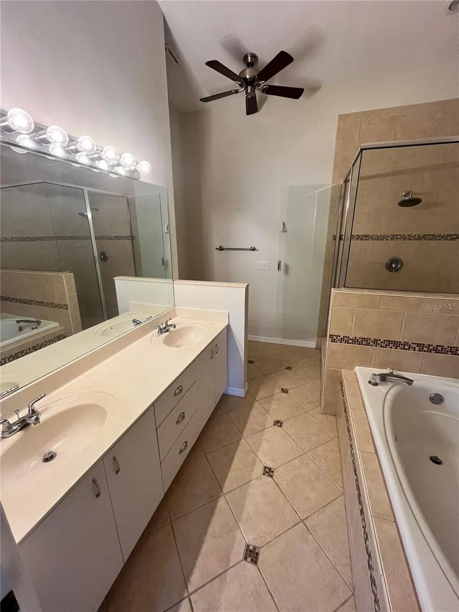 1117 S PINELLAS BAYWAY S #306 St Petersburg, FL 33715